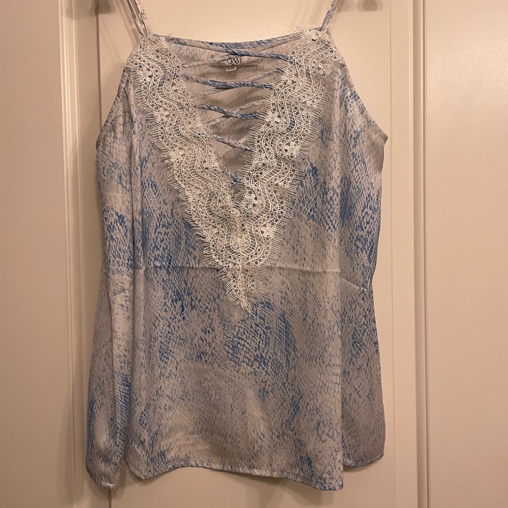 Q + A Women's Blue White Animal Print Lace-trim Camisole